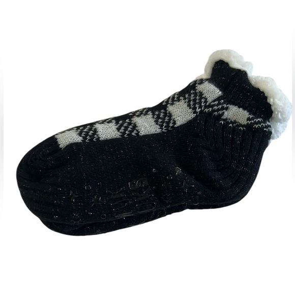 Muk Luks Black and White Short Cabin Sock size S/M - Picture 5 of 6